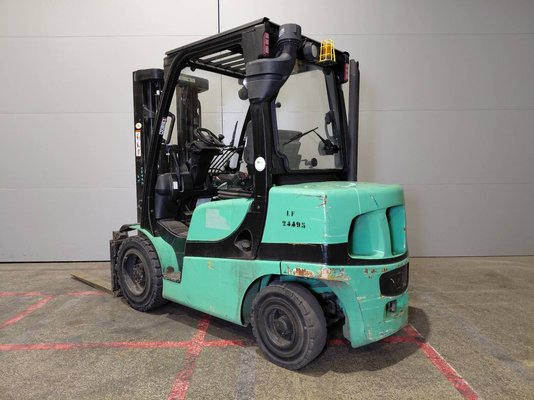 Chariot élévateur frontal 4 roues Yale GDP30VX