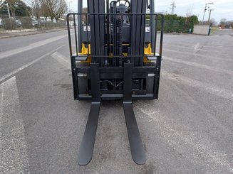 Chariot élévateur frontal 4 roues Yale GLP40 VX