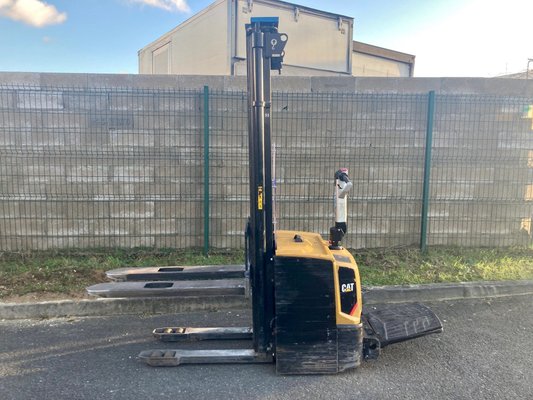 Gerbeur accompagnant Caterpillar NSP16N2R