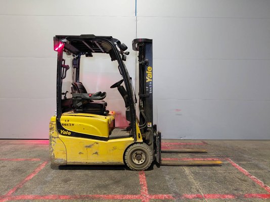 Chariot élévateur frontal 3 roues Yale ERP16VT SWB
