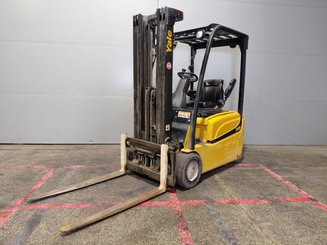 Chariot élévateur frontal 3 roues Yale ERP18VT