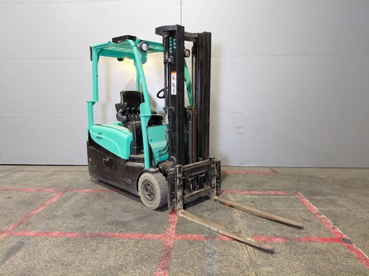 Chariot élévateur frontal 3 roues Yale ERP16VTLWB