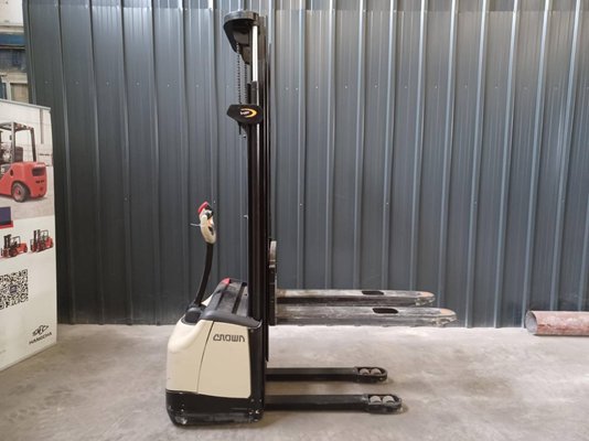 Gerbeur accompagnant Crown WF3000-1.0FT