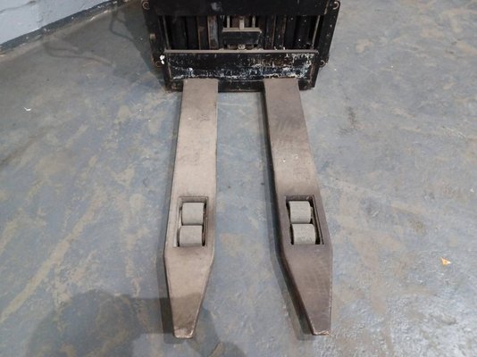 Gerbeur porté debout Caterpillar NSR16N