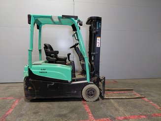 Chariot élévateur frontal 3 roues Yale ERP16VTLWB