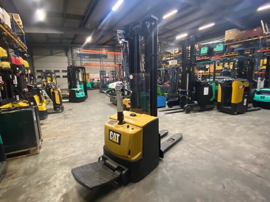 Gerbeur accompagnant Caterpillar NSP16N2R