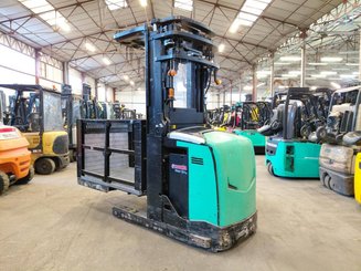Préparateur de commandes à nacelle élevable Caterpillar NOH10N