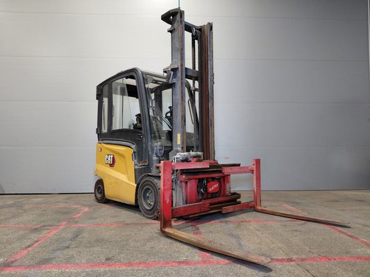 Chariot élévateur frontal 4 roues Caterpillar EP30CN