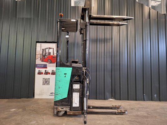 Gerbeur porté debout Caterpillar NSR16N