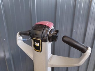 Transpalette accompagnant Caterpillar NPP20N2