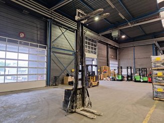 Gerbeur accompagnant Caterpillar NSP16N2
