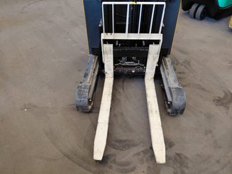 Chariot à mât rétractable Yale MR14