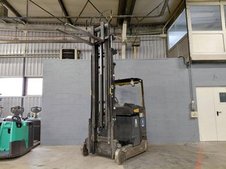 Chariot à mât rétractable Caterpillar NR14N