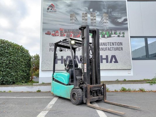 Chariot élévateur frontal 3 roues Yale ERP16VTLWB