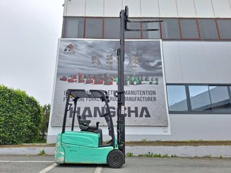 Chariot élévateur frontal 3 roues Yale ERP16VT