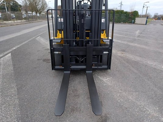 Chariot élévateur frontal 4 roues Yale GLP40 VX