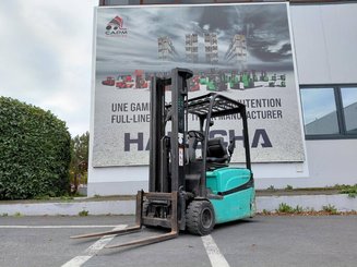 Chariot élévateur frontal 3 roues Yale ERP16VTLWB