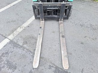 Chariot élévateur frontal 3 roues Yale ERP16VT