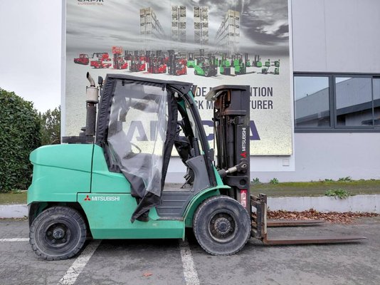 Chariot élévateur frontal 4 roues Mitsubishi FD50N