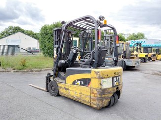 Chariot élévateur frontal 3 roues Caterpillar EP18NT