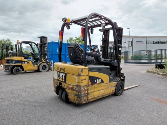 Chariot élévateur frontal 3 roues Caterpillar EP18NT