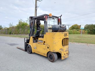 Chariot élévateur frontal 4 roues Caterpillar GC55K