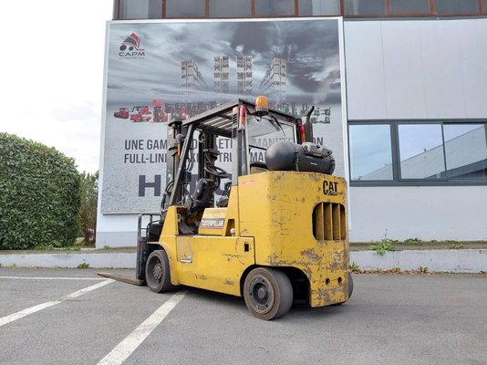 Chariot élévateur frontal 4 roues Caterpillar GC55K