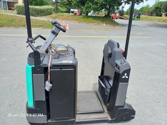 Tracteur de remorquage Mitsubishi TRB50