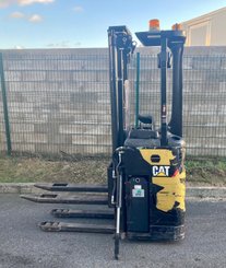 Gerbeur porté debout Caterpillar NSR16N