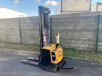 Gerbeur accompagnant Caterpillar NSP16N2R