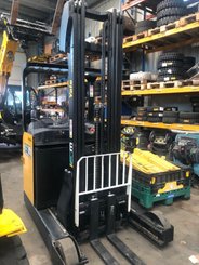 Chariot à mât rétractable Yale MR14