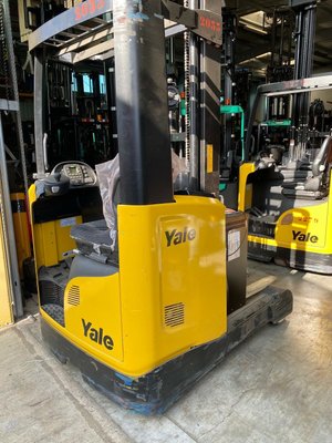 Chariot à mât rétractable Yale MR14