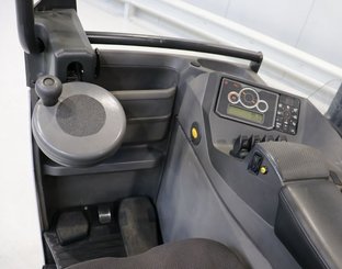 Chariot à mât rétractable UniCarriers UHD-200-DTFVXF-955