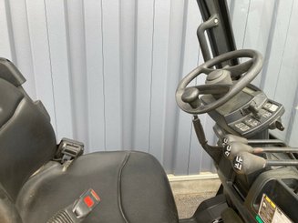Chariot élévateur frontal 4 roues Yale GLP18VX
