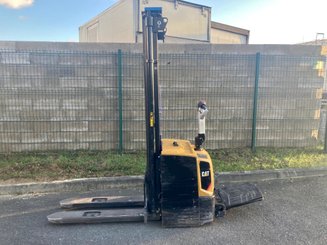Gerbeur accompagnant Caterpillar NSP16N2R