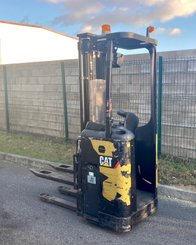 Gerbeur porté debout Caterpillar NSR16N