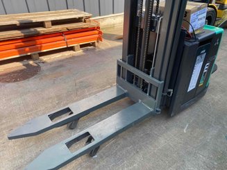 Gerbeur à plate-forme rabattable Mitsubishi SBV12P