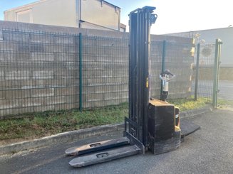 Gerbeur accompagnant Caterpillar NSP16N2R