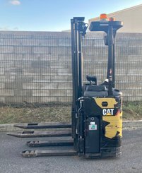 Gerbeur porté debout Caterpillar NSR16N