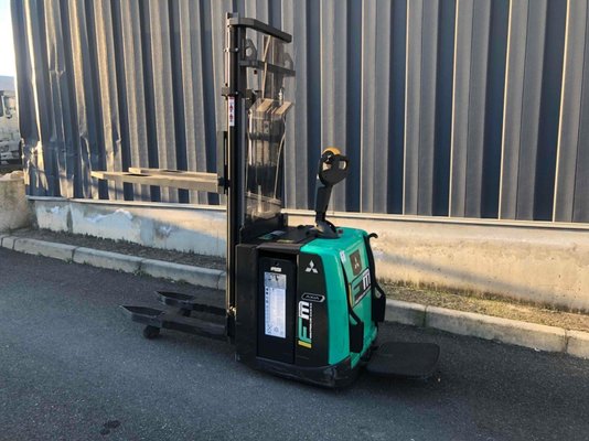Gerbeur à plate-forme rabattable Mitsubishi SBV12P