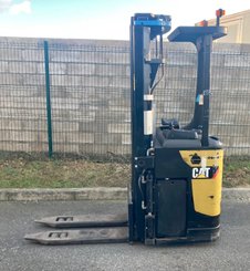 Gerbeur porté debout Caterpillar NSR20N