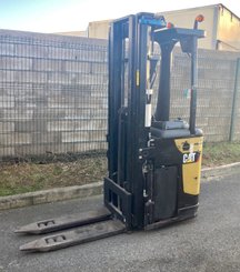 Gerbeur porté debout Caterpillar NSR20N