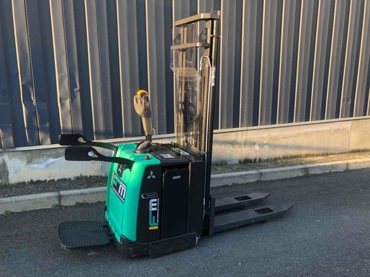 Gerbeur à plate-forme rabattable Mitsubishi SBV12P