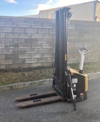 Gerbeur accompagnant Caterpillar NSP16N