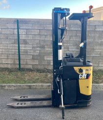 Gerbeur porté debout Caterpillar NSR20N
