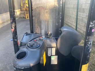 Gerbeur porté debout Caterpillar NSR16N