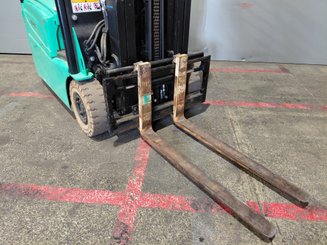 Chariot élévateur frontal 3 roues Yale ERP15VTSWB
