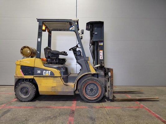 Chariot élévateur frontal 4 roues Caterpillar GP30NTD