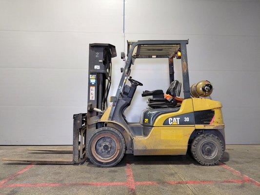 Chariot élévateur frontal 4 roues Caterpillar GP30NTD