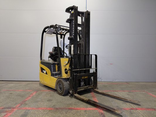 Chariot élévateur frontal 3 roues Caterpillar EP16NT
